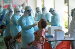 Covid-19: Malaysia chìm trong 'chết chóc', Nga thử nghiệm kết hợp vắc-xin
