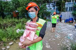 Hàng ngàn suất ăn cho người khó khăn giữa những ngày Hà Nội giãn cách