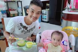 Con gái Mạc Văn Khoa 'căng đét' khi bố cho ăn, trái ngược khi chơi cùng mẹ