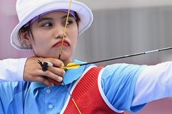 Ánh Nguyệt thua ngược cựu HCĐ Olympic