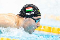 Kình ngư 21 tuổi bị rách đồ bơi khi phá kỷ lục của Michael Phelps