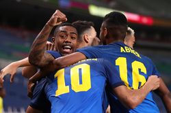 Olympic Brazil vào tứ kết sau trận thắng 3-1