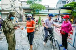 Hà Nội sẽ phát phiếu đi chợ toàn thành phố