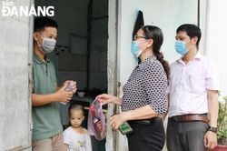 Ấm áp ân tình giữa mùa dịch