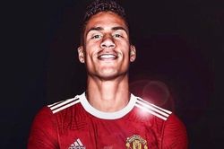 Evra: 'Varane làm tôi liên tưởng tới Ferdinand'