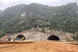 Đẩy nhanh tiến độ thi công 14 dự án giao thông cấp bách
