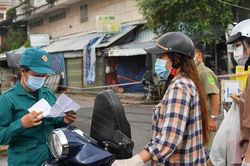 'Vượt nắng, thắng mưa' ngăn dịch ở thành phố biển Kiên Giang