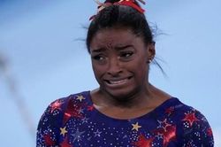 Nữ hoàng TDDC Simone Biles rút khỏi Olympic Tokyo: Áp lực của một ngôi sao