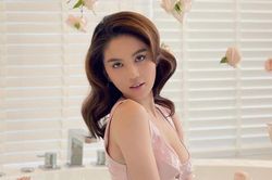 Ngọc Trinh lộ ảnh tăng cân, mất vòng eo 56 trong thời gian giãn cách