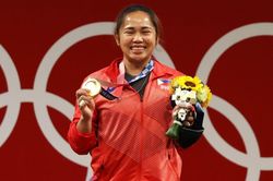 Nữ VĐV Philippines được chào đón như người hùng khi trở về từ Olympic