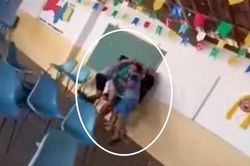 Đi tiêm vaccine COVID-19, gặp ngay chồng âu yếm cùng tiểu tam