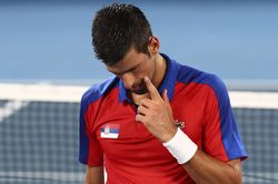 Nấc thang đến sự vĩ đại của Djokovic bị chặn đứng
