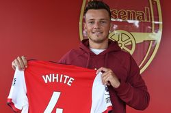 Arsenal công bố trung vệ đắt nhất lịch sử CLB
