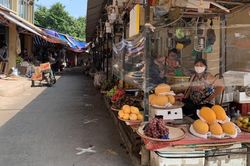 Quận Hai Bà Trưng: Nhân rộng mô hình chợ có quây nilon đảm bảo giãn cách phòng dịch Covid-19