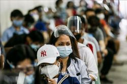 Nhiều nước siết chặt hạn chế, phong tỏa nhằm 'chặt đứt' nguồn lây nhiễm