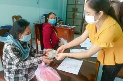 Đẩy nhanh tiến độ chi trả hỗ trợ người dân gặp khó khăn do đại dịch COVID-19