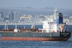 Tàu dầu Israel bị tấn công ngoài khơi Oman, ít nhất 2 người chết