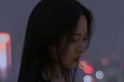 Ở nhà cả ngày với nhau, chồng nghĩ ra thú vui khó lòng tưởng tượng khiến tôi không dám nhìn mình trong gương