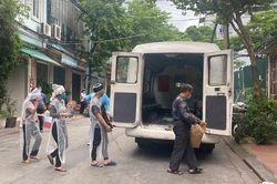 Lễ tang đặc biệt trong vùng cách ly y tế phường Chương Dương, quận Hoàn Kiếm