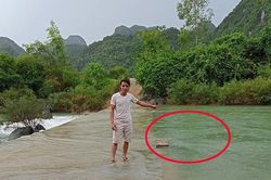 Quảng Bình: Lao xuống dòng nước dữ cứu 2 người bị đuối nước