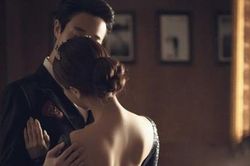 Chung cư mất điện, chồng chết lặng tìm thấy vợ trẻ 'nhầm nhà' trong phòng anh hàng xóm