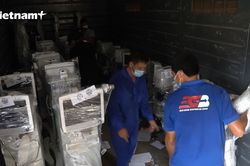 Cận cảnh toa tàu chở hàng vào TP.HCM để lắp đặt cho bệnh viện dã chiến