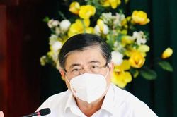 Chủ tịch TPHCM nói nhiều F0 chuyển nặng nhưng gọi y tế cơ sở không được