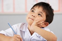 Được yêu cầu viết đoạn văn giới thiệu bản thân, cậu bé lớp 1 ghi đúng 1 dòng khiến cô giáo...ngã ngửa