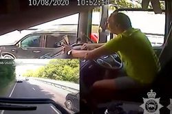 Tài xế xe tải gây tai nạn kinh hoàng vì mải nhắn tin điện thoại