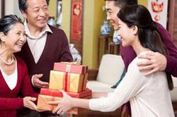 Tuyệt chiêu 'ra mắt ghi điểm' với bố mẹ bạn trai