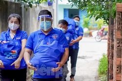 Theo chân 'người vận chuyển' cứu trợ người dân nơi tâm dịch Bình Dương