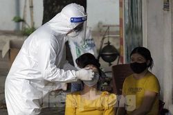 Hà Nội 'khẩn thiết' đề nghị người ho, sốt, khó thở đi xét nghiệm SARS-CoV-2