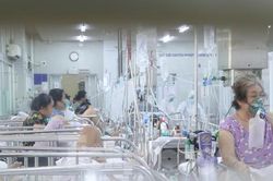 Vào nơi giành giật sự sống cho bệnh nhân COVID-19 ở lằn ranh sinh tử