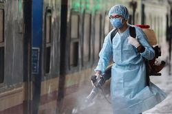 Bộ Y tế đề nghị không phun hóa chất diệt khuẩn để diệt SARS-CoV-2 khu vực ngoài trời