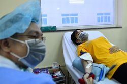 Người dân ở chung cư TP.HCM tìm cách đi hiến máu