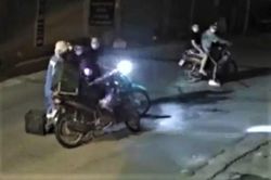 Nữ lao công bị cướp xe máy trong đêm