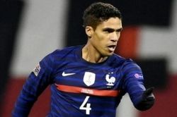 Man Utd: Đón dàn sao chuẩn bị mùa giải mới, lý do Raphael Varane chậm ra mắt