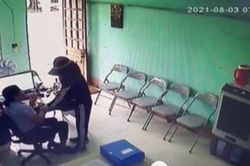 Người phụ nữ cầm dao vào quỹ tín dụng khống chế nhân viên, cướp tài sản
