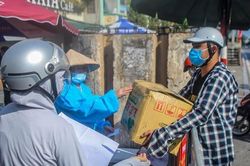 Đảm bảo đủ hàng hóa thiết yếu cho hơn 23.000 người đang bị phong tỏa giữa Thủ đô