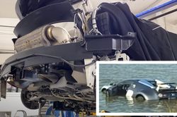 Bugatti Veyron gặp nạn 12 năm trước được phục dựng lại như mới