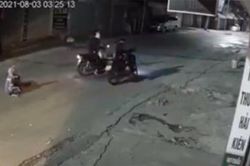 Nữ công nhân môi trường bị 4 đối tượng cướp xe máy trong đêm
