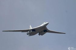 Nga phát triển tên lửa siêu thanh tấm xa Kh-95 mới