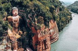 Lạc Sơn Đại Phật bỗng dưng 'nhắm mắt' thần bí, cùng với đó xảy ra đại họa: Hàng chục năm sau khoa học tìm ra câu trả lời