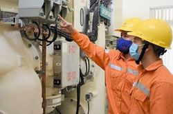 Giảm tiền điện lúc này là 'khoan thư sức dân'