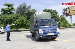 Nhiều tài xế quay đầu tại cửa ngõ sau công điện siết chặt dân rời Thủ đô