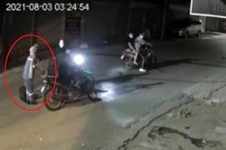 Đặc điểm nhận dạng 4 thanh niên cướp xe máy của nữ lao công