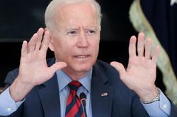 Tổng thống Biden: Ai không giúp chống dịch thì tránh ra