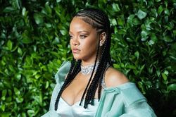 Rihanna trở thành tỷ phú USD
