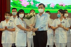 235 'chiến sĩ áo trắng' Trường ĐH Điều dưỡng Nam Định lên đường 'Nam tiến'