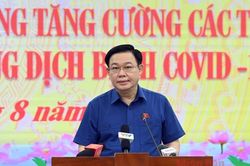 Đội ngũ cán bộ y tế xông pha tuyến đầu vì nhân dân, quốc gia, dân tộc
